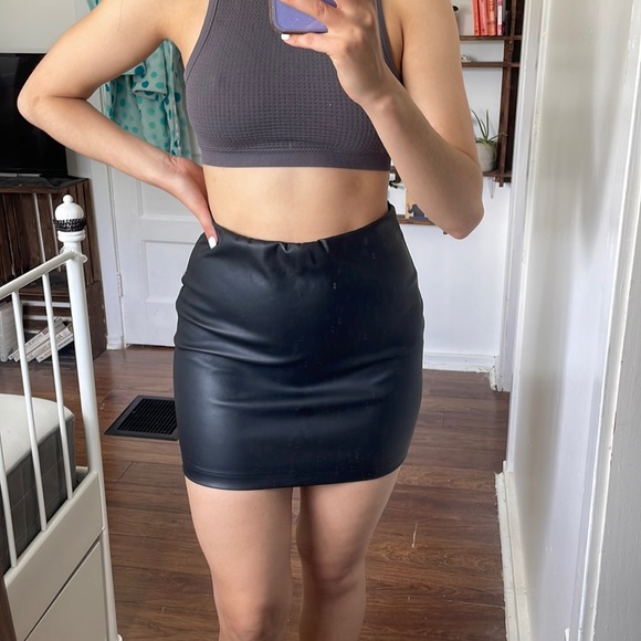 Faux leather skirt - Picture 1 of 3